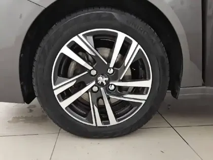 Photo 12 Peugeot 208  PureTech 100 S&S BVM6