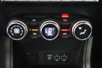 Photo 30 Renault Captur  E-Tech full hybrid 145