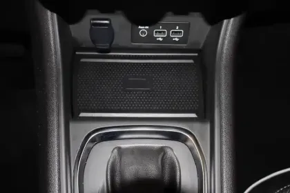 Photo 27 Renault Captur  E-Tech full hybrid 145