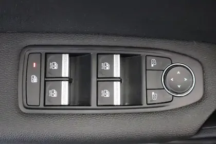 Photo 33 Renault Captur  E-Tech full hybrid 145