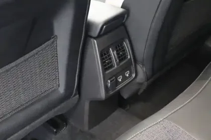 Photo 35 Renault Captur  E-Tech full hybrid 145