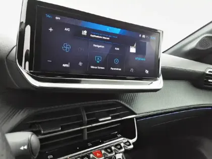 Photo 19 Peugeot 208  Hybrid 145 e-DCS6