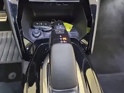 Photo 13 Peugeot 208  Electrique 50 kWh 136ch