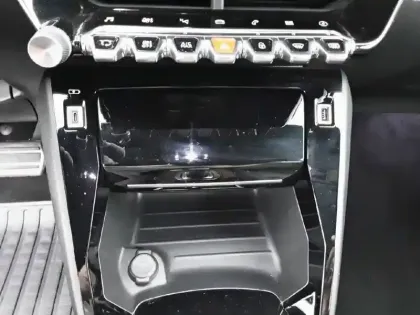 Photo 43 Peugeot 208  Electrique 50 kWh 136ch