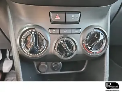 Photo 13 Peugeot 208  1.6 BlueHDi 75ch BVM5