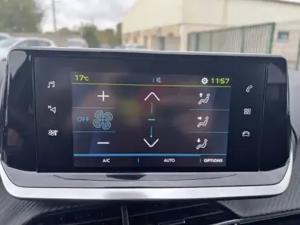 Photo 13 Peugeot 208  Electrique 50 kWh 136ch