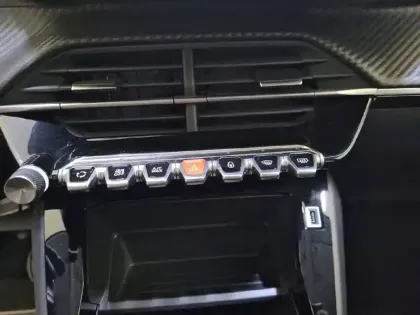 Photo 57 Peugeot 208  PureTech 75 S&S BVM5