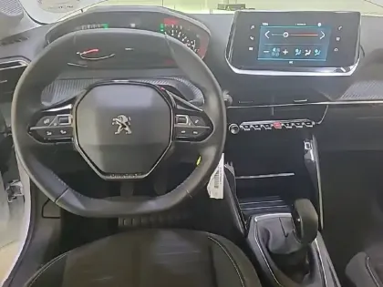 Photo 39 Peugeot 208  PureTech 75 S&S BVM5