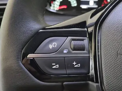 Photo 59 Peugeot 208  PureTech 75 S&S BVM5