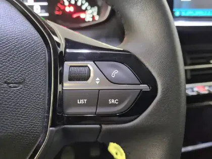 Photo 28 Peugeot 208  PureTech 75 S&S BVM5