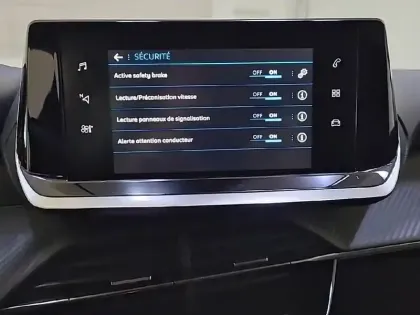 Photo 21 Peugeot 208  PureTech 75 S&S BVM5