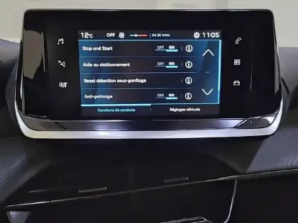 Photo 20 Peugeot 208  PureTech 75 S&S BVM5