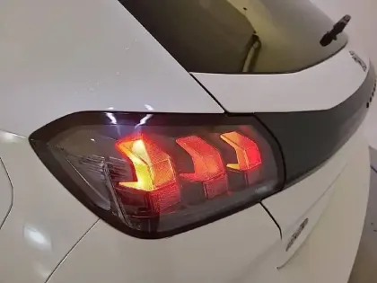 Photo 16 Peugeot 208  PureTech 75 S&S BVM5