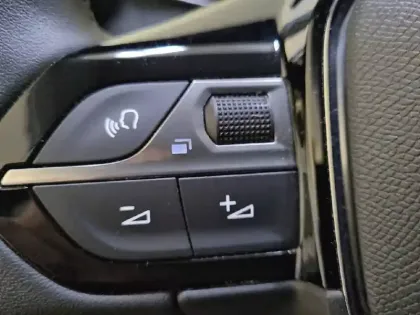 Photo 26 Peugeot 208  PureTech 75 S&S BVM5