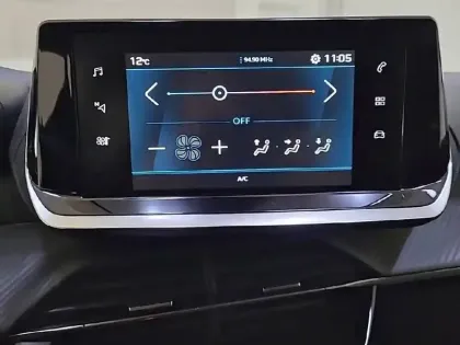 Photo 19 Peugeot 208  PureTech 75 S&S BVM5