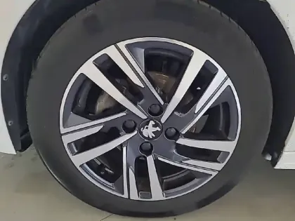 Photo 12 Peugeot 208  PureTech 75 S&S BVM5