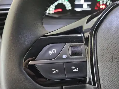 Photo 56 Peugeot 208  PureTech 75 S&S BVM5