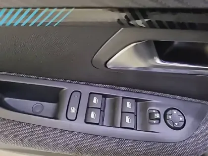 Photo 59 Peugeot 208  PureTech 75 S&S BVM5