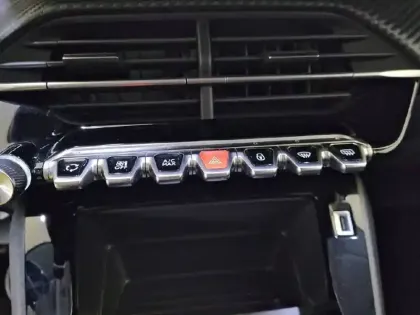 Photo 24 Peugeot 208  PureTech 75 S&S BVM5