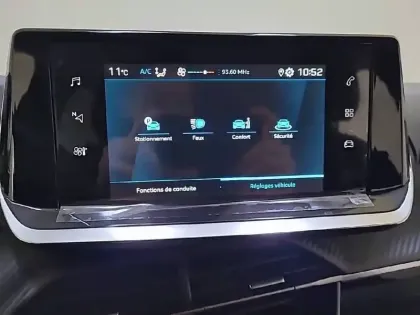 Photo 24 Peugeot 208  PureTech 75 S&S BVM5