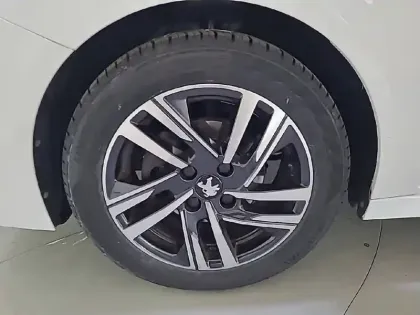 Photo 43 Peugeot 208  PureTech 75 S&S BVM5