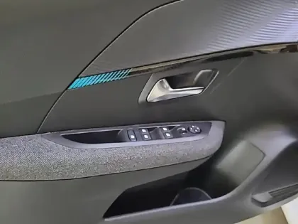 Photo 61 Peugeot 208  PureTech 75 S&S BVM5