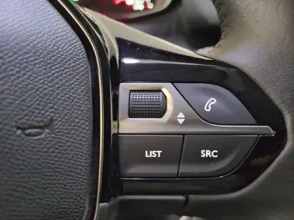 Photo 58 Peugeot 208  PureTech 75 S&S BVM5