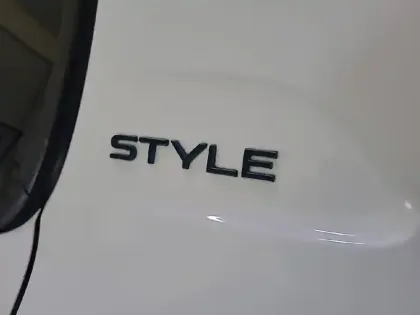 Photo 61 Peugeot 208  PureTech 75 S&S BVM5