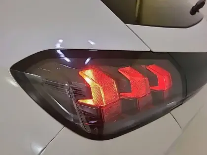 Photo 16 Peugeot 208  PureTech 75 S&S BVM5