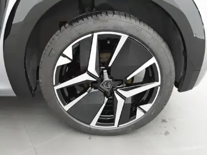 Photo 12 Peugeot 208  Hybrid 136 e-DCS6