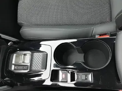 Photo 24 Peugeot 208  Hybrid 136 e-DCS6