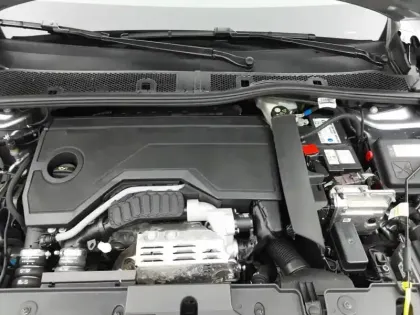 Photo 14 Peugeot 208  Hybrid 136 e-DCS6