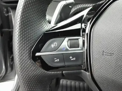 Photo 20 Peugeot 208  Hybrid 136 e-DCS6