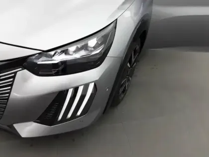 Photo 15 Peugeot 208  Hybrid 136 e-DCS6