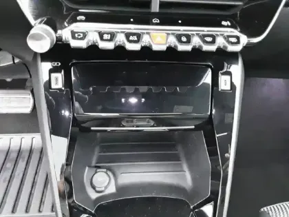 Photo 22 Peugeot 208  Hybrid 136 e-DCS6