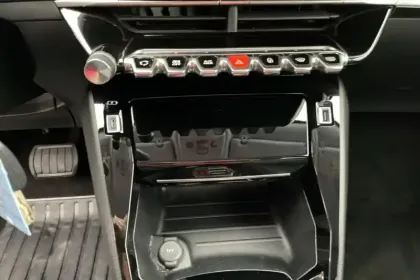 Photo 15 Peugeot 2008  BlueHDi 130 S&S EAT8