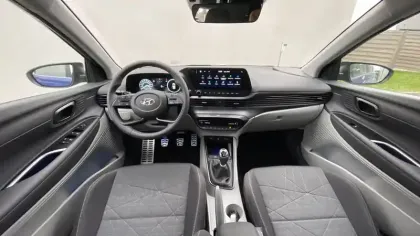 Photo 8 Hyundai Bayon  1.0 T-GDi 100 Hybrid 48V