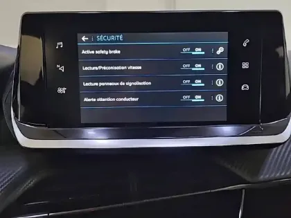 Photo 21 Peugeot 208  PureTech 75 S&S BVM5