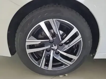 Photo 43 Peugeot 208  PureTech 75 S&S BVM5