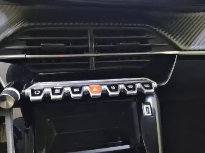 Photo 55 Peugeot 208  PureTech 75 S&S BVM5