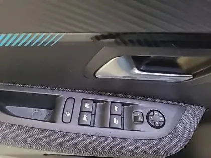 Photo 29 Peugeot 208  PureTech 75 S&S BVM5