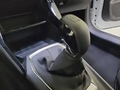 Photo 13 Peugeot 208  PureTech 75 S&S BVM5