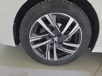 Photo 43 Peugeot 208  PureTech 75 S&S BVM5