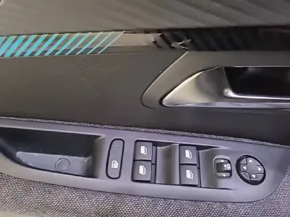 Photo 60 Peugeot 208  PureTech 75 S&S BVM5