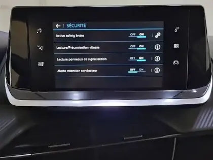 Photo 21 Peugeot 208  PureTech 75 S&S BVM5