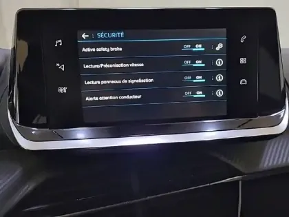 Photo 21 Peugeot 208  PureTech 75 S&S BVM5