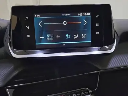 Photo 19 Peugeot 208  PureTech 75 S&S BVM5