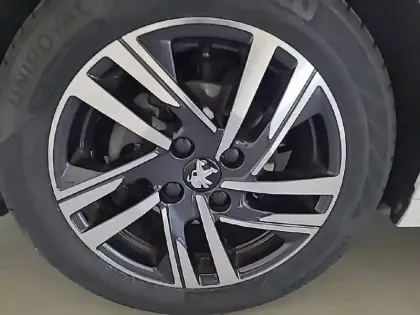 Photo 12 Peugeot 208  PureTech 75 S&S BVM5