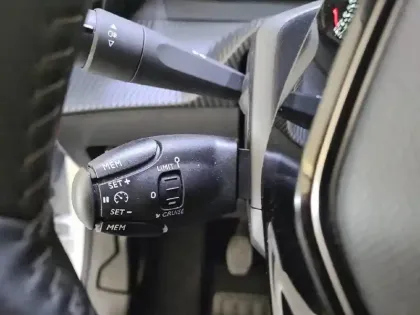 Photo 24 Peugeot 208  PureTech 75 S&S BVM5