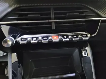 Photo 23 Peugeot 208  PureTech 75 S&S BVM5